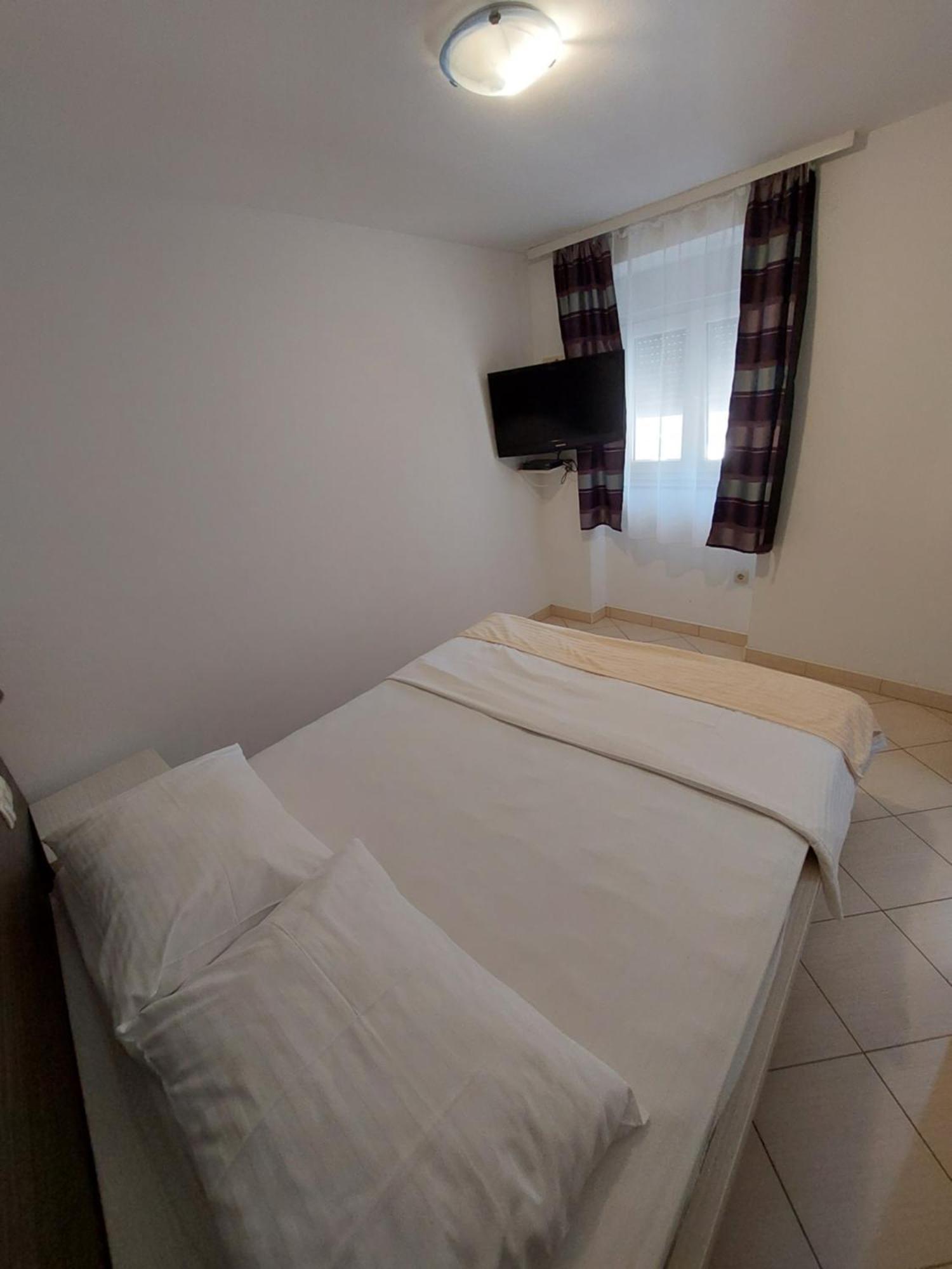 Holiday Baška Voda Szoba fotó