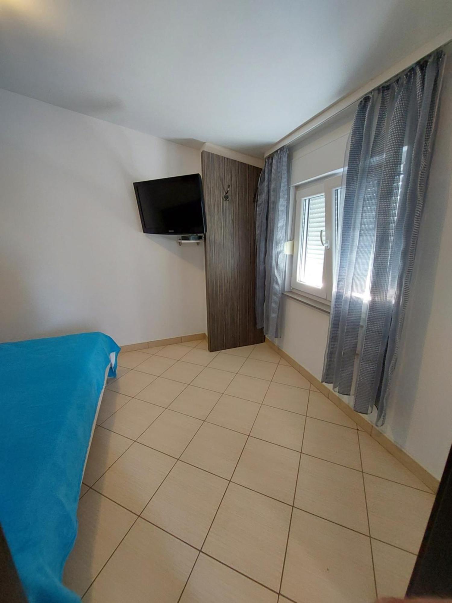 Holiday Baška Voda Szoba fotó